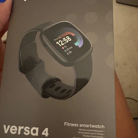 Fitbit Versa 4 Fitness Smartwatch with Daily Readiness, GPS, 24/7 Heart Rate, 40 - Picture 5 of 5